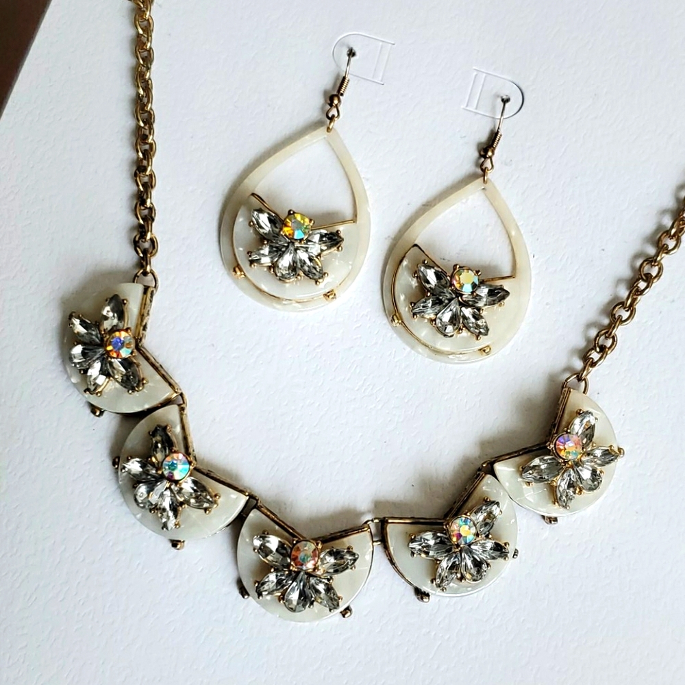 Time and Tru faux mother of pearl statement necklace, earrings
